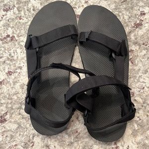 Size 12 Men’s Tevas